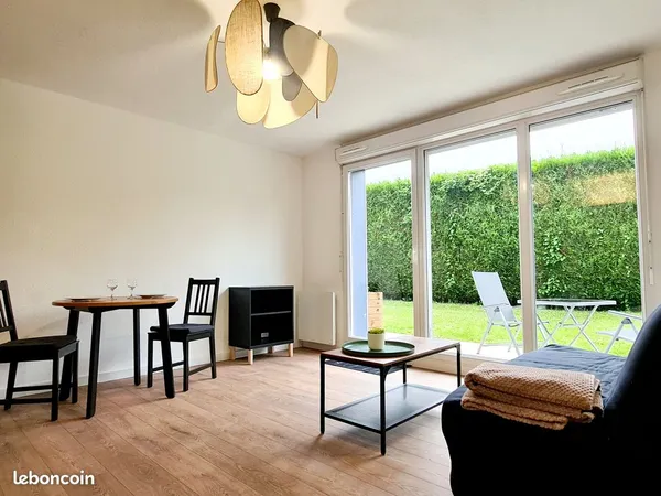 Studio meublé 30 m2 avec parking . Secteur gare université. DPE C