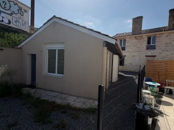 BORDEAUX À VENDRE - Maison 40 m² avec extérieur et parking privatif - Quai de Brazza