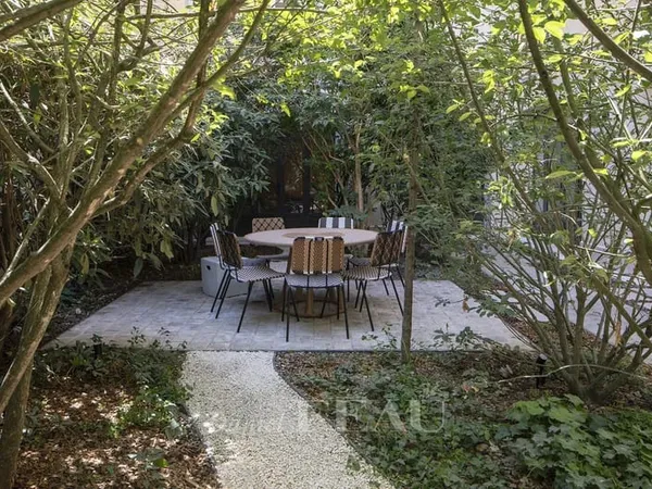 Paris VIe - Notre-Dame des Champs - Hôtel particulier refait à neuf