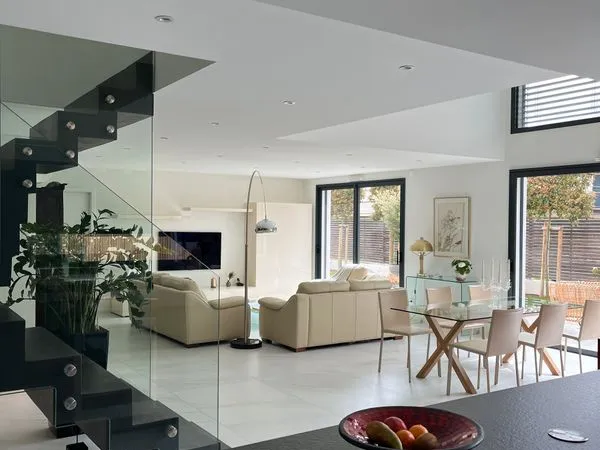 Maison contemporaine à toit plat