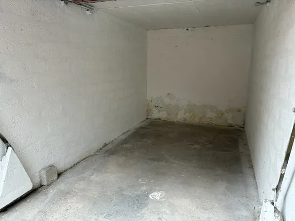 Loue parking - 15m²