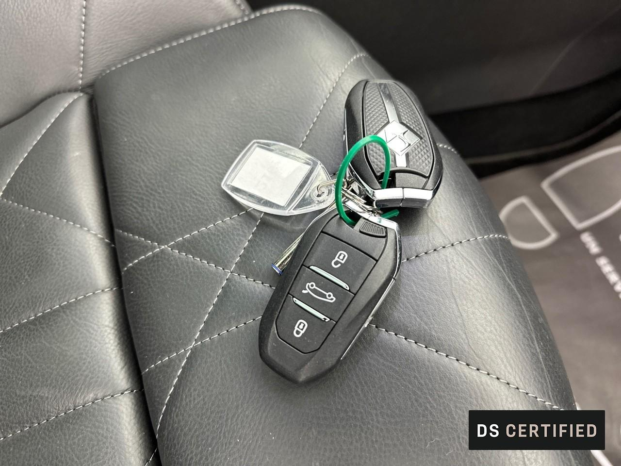 Ds Ds 7 crossback hybride rechargeable e-tense 300 eat8 4x4 rivoli — photo 40