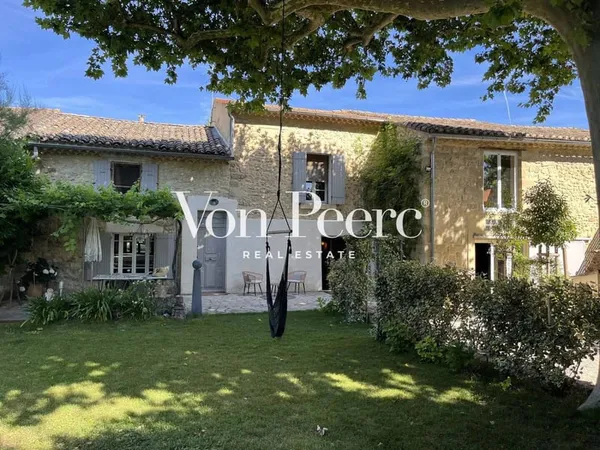 Mas provençal 7 pièces 192 m²