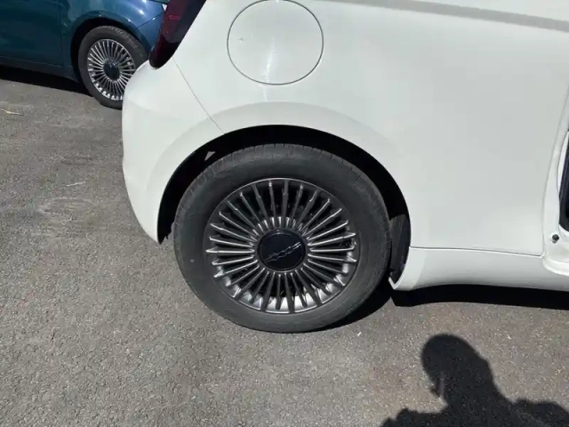 Fiat 500 e 95ch icône berline 23.8 kwh — photo 11