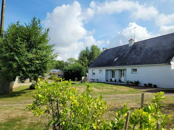 A SAISIR maison familiale avec possibilité d'y aménager un espace professionnel