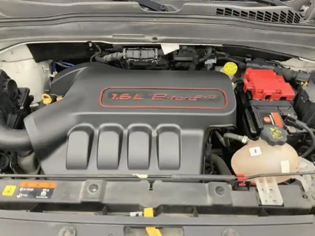 Jeep Renegade 1.6 i e.torq evo s&amp;s 110 ch brooklyn edition — photo 7