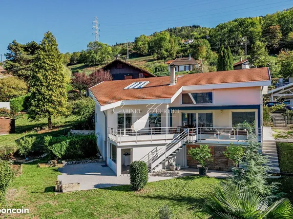 Villa 5 pièces 236 m²