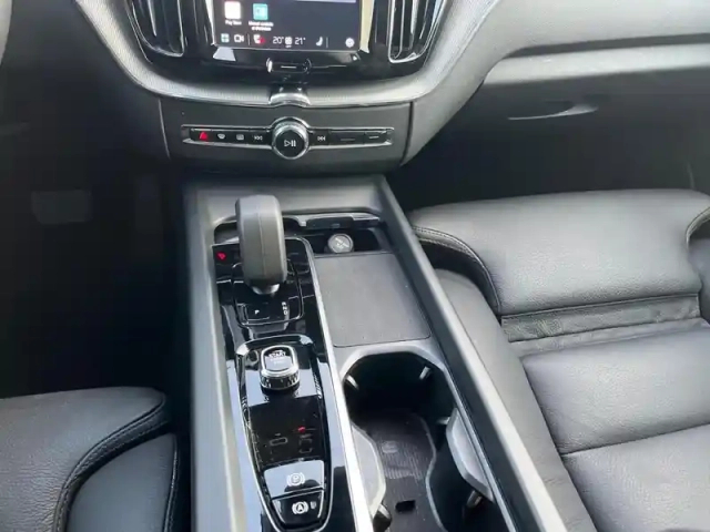 Volvo Xc60 t6 hybride rechargeable 253 + 145ch ultra style dark geartronic 8 awd — photo 6