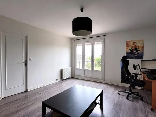 Appartement traversant de 4 pièces principales