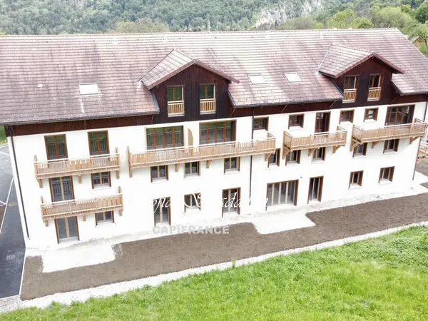 Appartement à vendre 3 pièces en plateau dans résidence entièrement rénovée - Vue Montagne - Rez de 