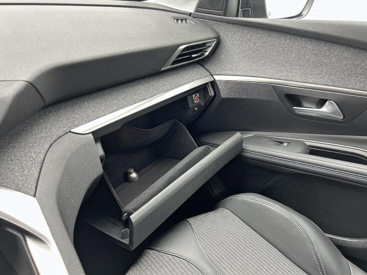 Peugeot 3008 hybrid 225 e-eat8 allure pack — photo 31