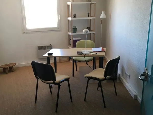 Bureau à louer dans espace de co working à taille humaine