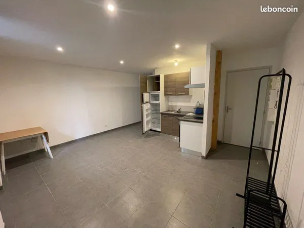 Pamiers loue appartement T2 avec terrasse