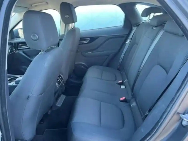 Jaguar F-Pace 2.0 d - 180 ch 2wd bva8 — photo 22