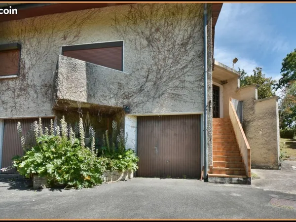 Maison familiale de 180 m² avec piscine terrain arboré et grand sous-sol (90 m²) - Mourenx - 200 000