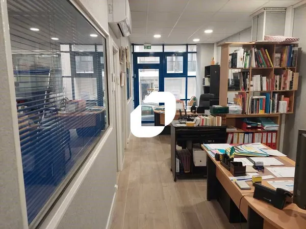 Local 185 m²