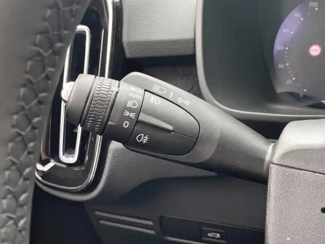 Volvo Xc40 recharge 238ch essential — photo 13