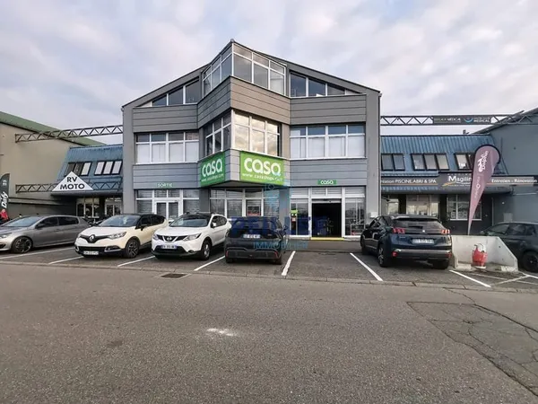 Local commercial 3 pièces 476 m²