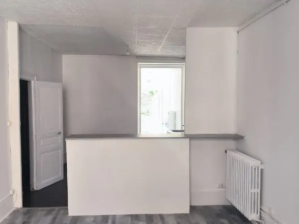Maison 2 chambres + extérieur - PAC récente - Beau potentiel - 64 000