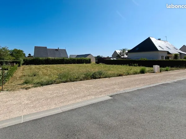 Terrain 696 m² VERNANTES