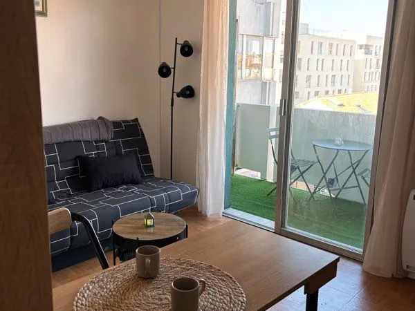 Beau studio avec terrasse