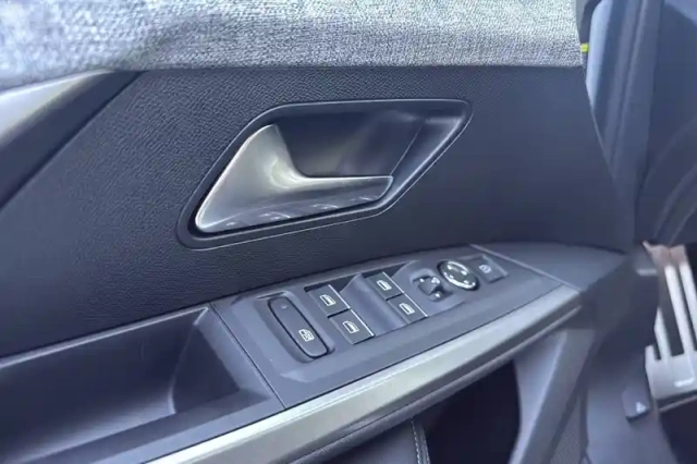 Peugeot 3008 plug-in hybrid 195 e-dcs7 — photo 44