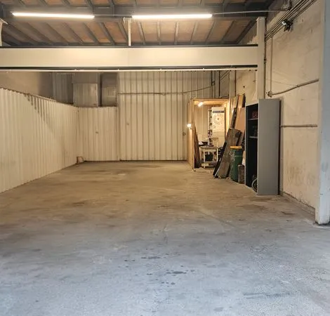 Local - atelier - entrepôt 105 m2