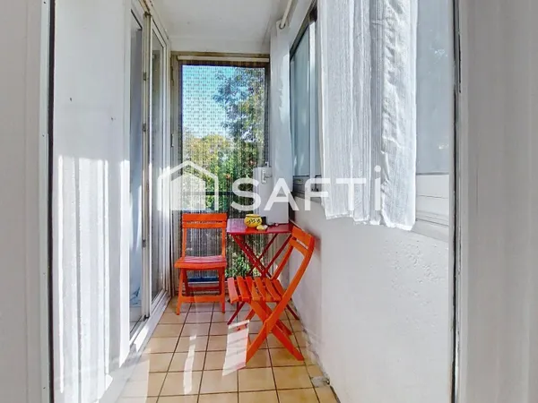 À 10 min du RER D, spacieux 82 m² familial, lumineux et traversant, 3 chambres, résidence calme.