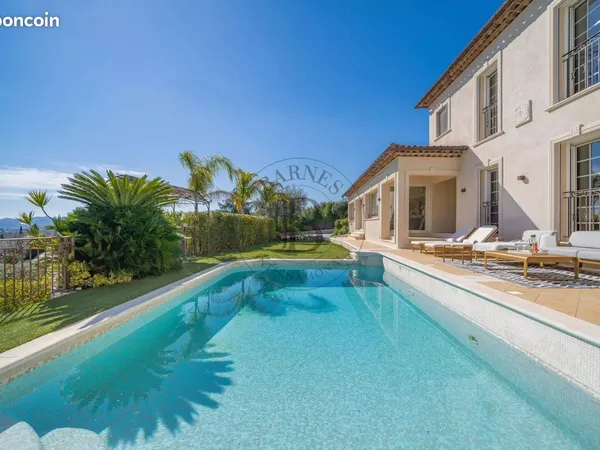 Villa 5 pièces 250 m²