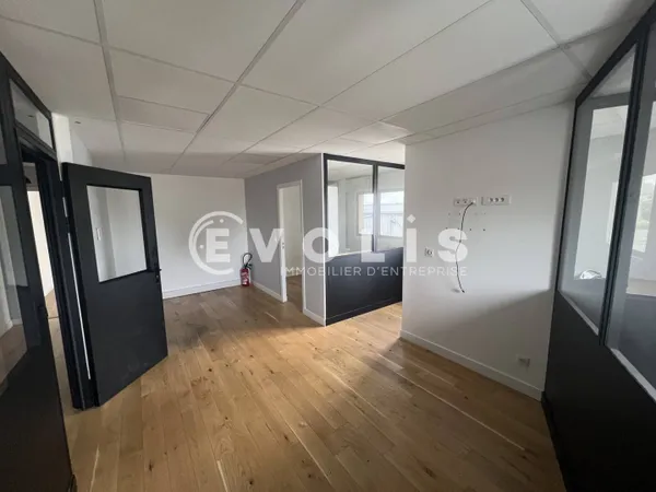 Bureaux 931 m²