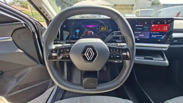 Renault Megane e-tech ev60 220 ch optimum charge — photo 17