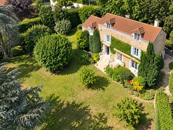 Maison 7 pièces 210 m²