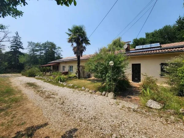 Maison 7 pièces 275 m²