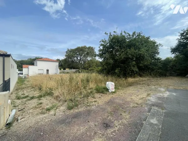 Terrain 4376 m²
