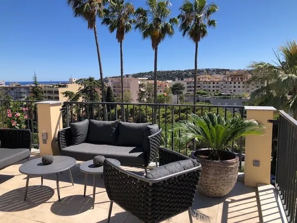 UNIQUE : PENTHOUSE à Menton TOUT CONFORT