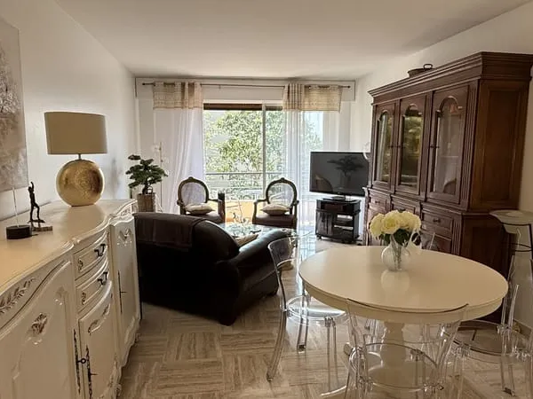 Le Cannet - Spacieux 3 pièces de 70 m2 rénové avec terrasse