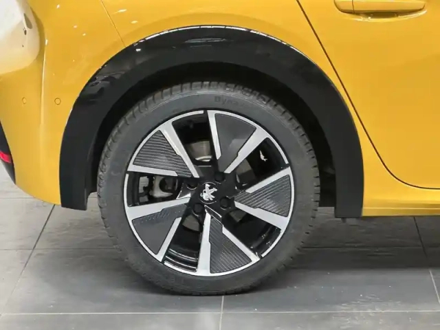 Peugeot 208 e- 136ch gt — photo 26