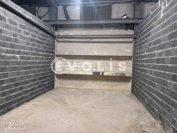 Local industriel 97 m²