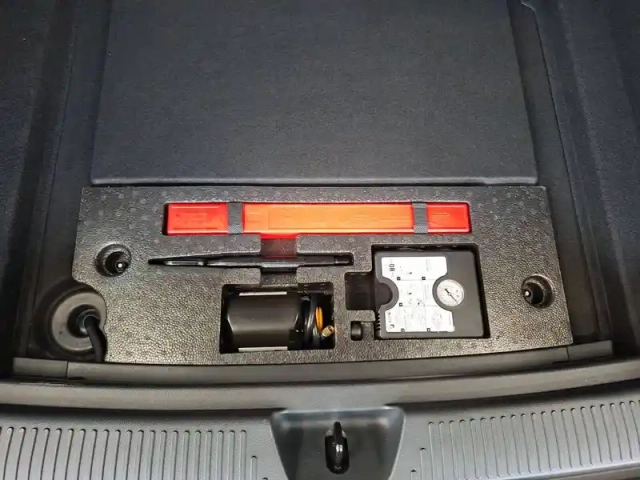 Mg Mg4 electric 51kwh - 125 kw 2wd — photo 23