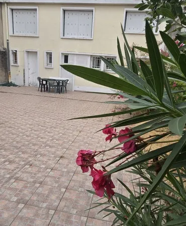 Chambres dispo - Proches école, bus et tram, comme