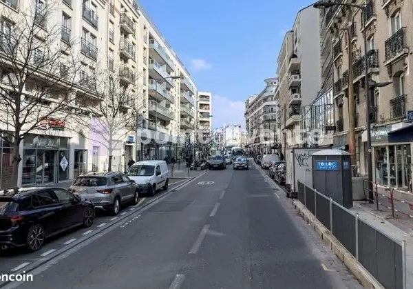 Local commercial 183 m²