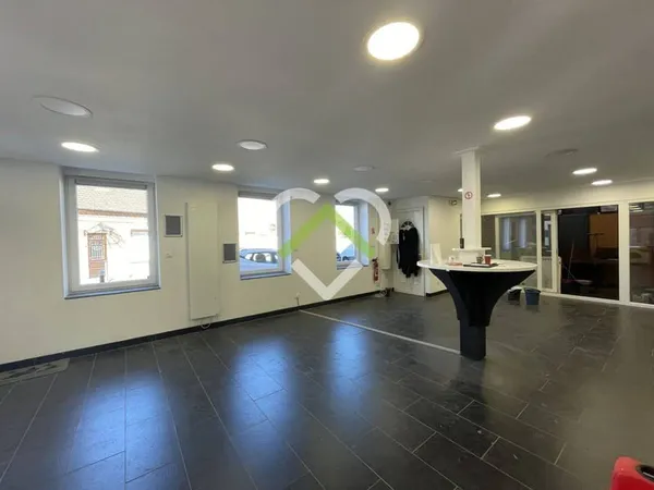 Local commercial 1 pièce 61 m²