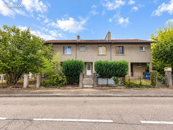 Maison de 90 m² avec garage et terrasse