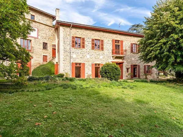 Corps de ferme authentique et son parc paysager aux portes de Lyon