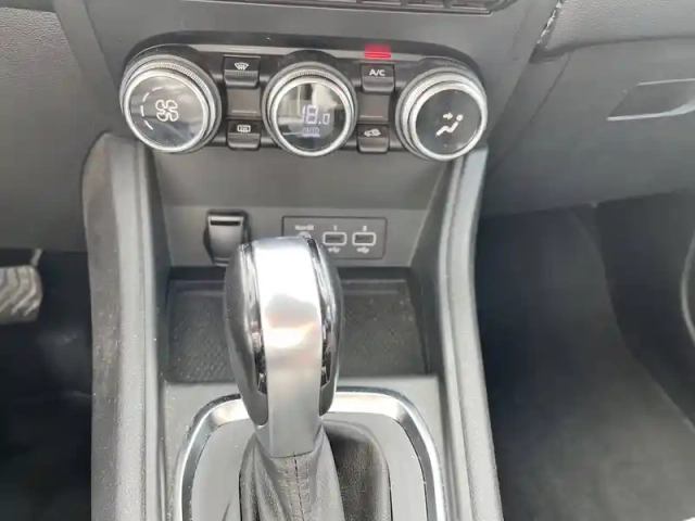 Renault Captur e-tech 145 - 21 — photo 12
