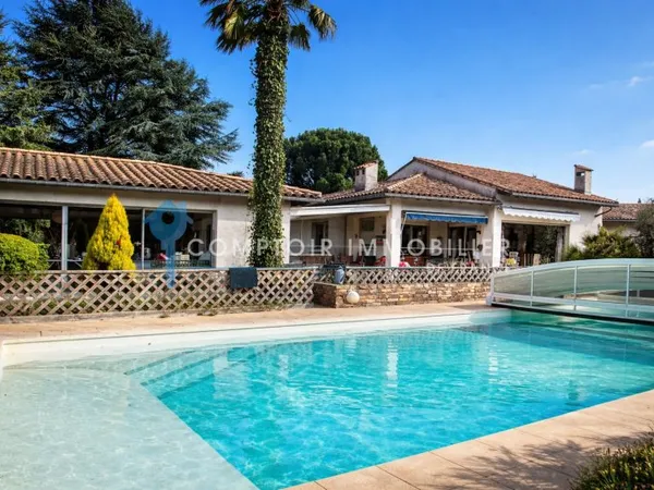 Maison 6 pièces 227 m²