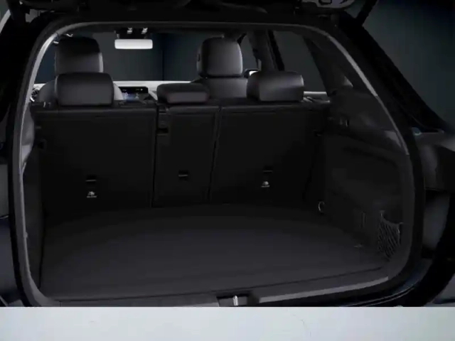 Mercedes Eqa 250+ amg line — photo 9