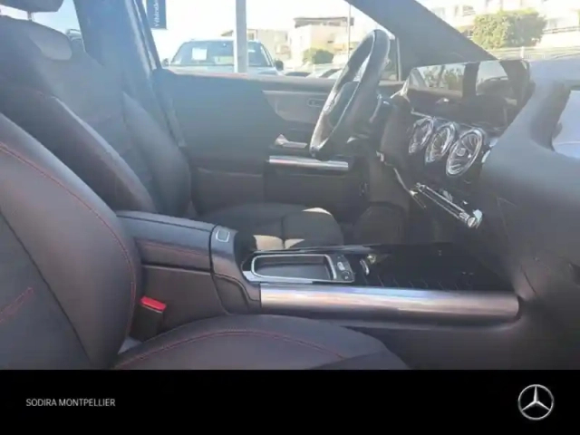 Mercedes Gla 200 d 150ch amg line 8g-dct — photo 11