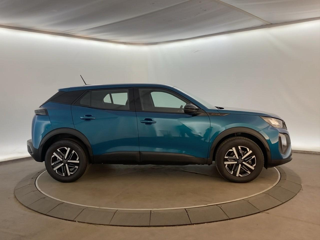 Peugeot 2008 hybrid 145 ch e-dcs6 style — photo 4