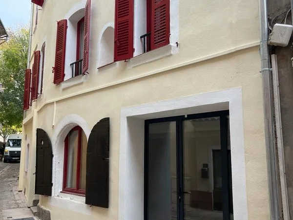Local commercial 30 m² entièrement rénové - Réserve + sanitaires - Centre-ville La Valette-du-Var - 
